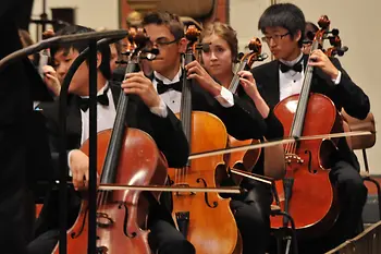 Festival Summa Cum Laude, Männer und Frauen spielen Cello