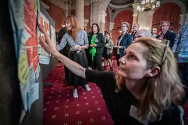 Personen bei einem Workshop