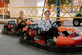 © Patrick Langwallner Silvia Lang und Ferdinand Habsburg fahren Autodrom im Wurstelprater